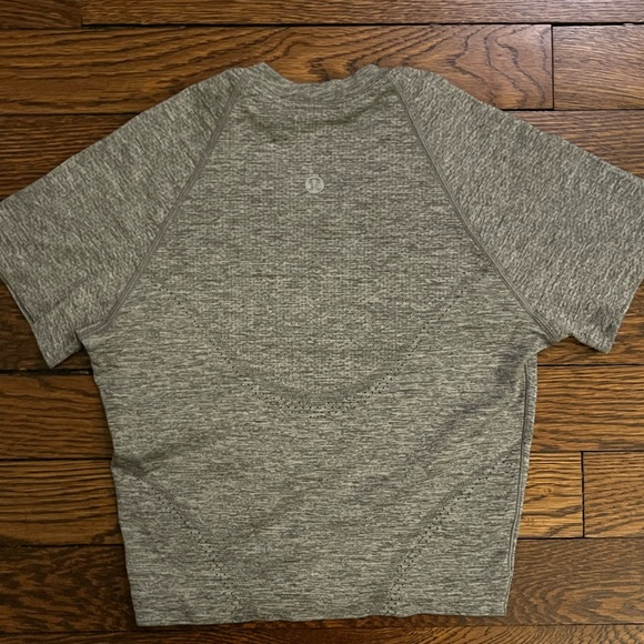 Lululemon Women’s Swiftly Tech Cropped Short Sleeve Shirt, Gray - Size 2 - Picture 5 of 7